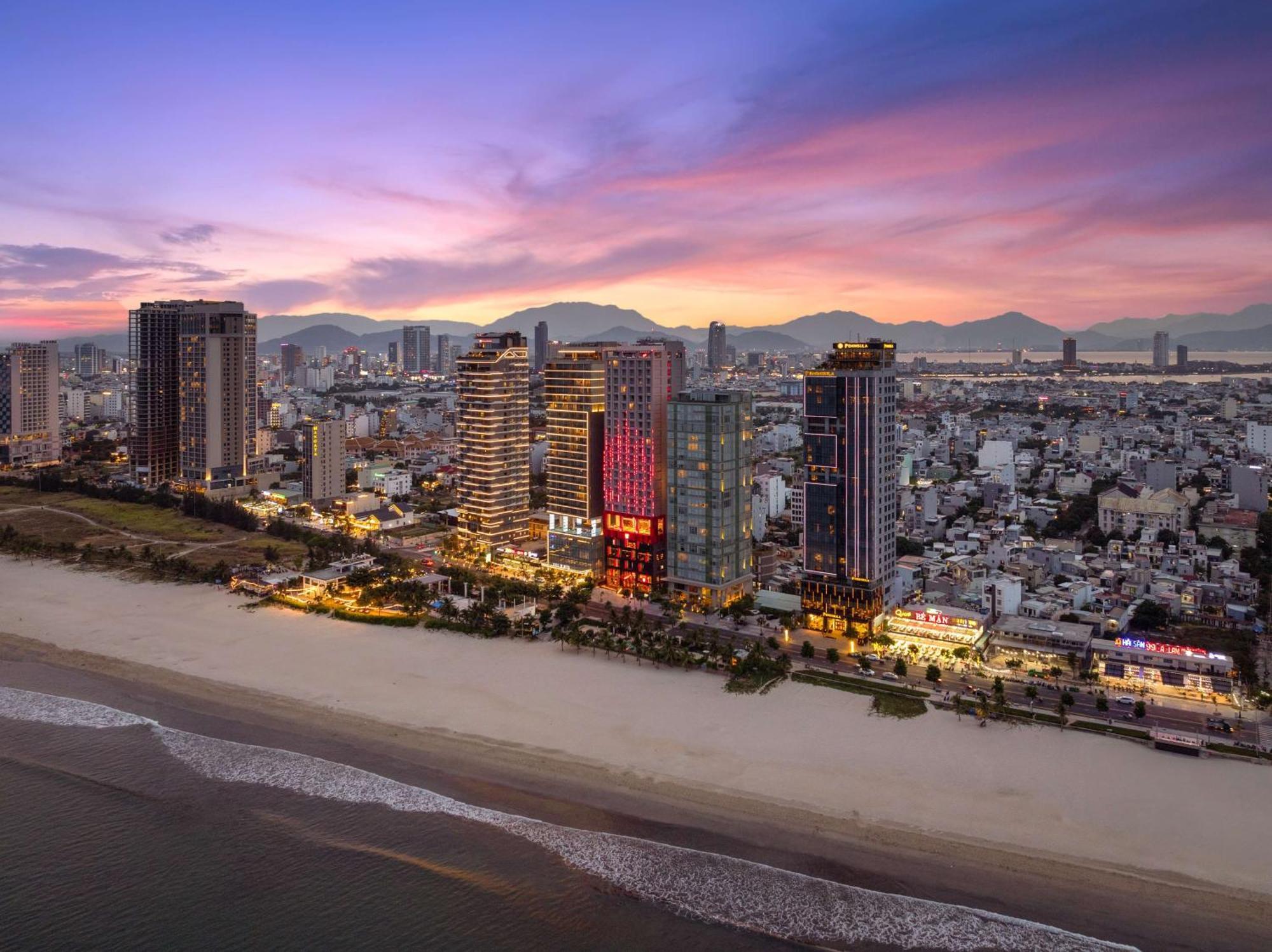 Готель Radisson Red Danang Екстер'єр фото