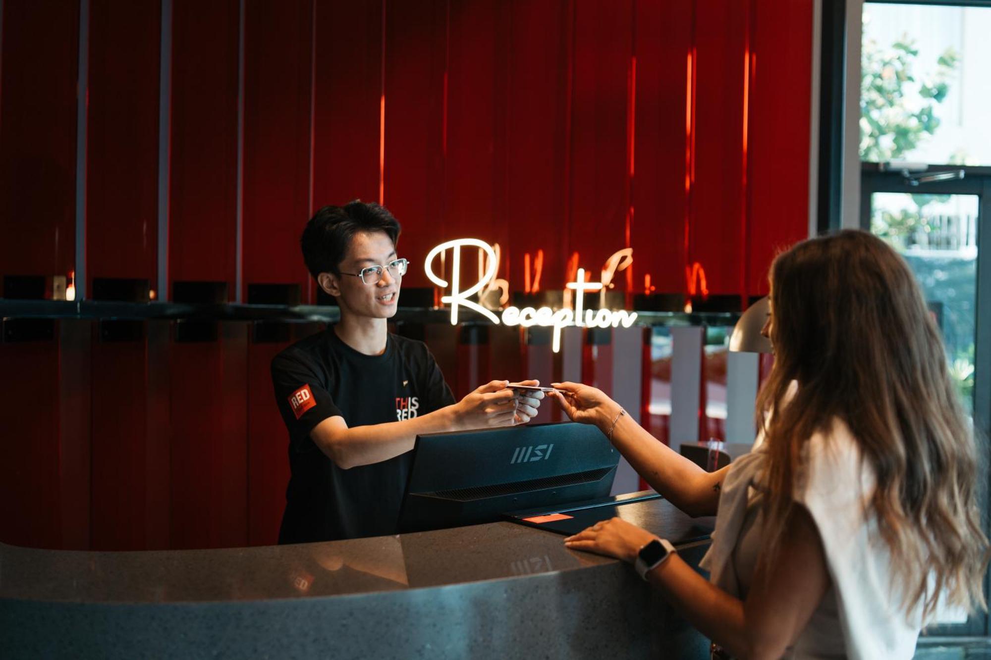 Готель Radisson Red Danang Екстер'єр фото