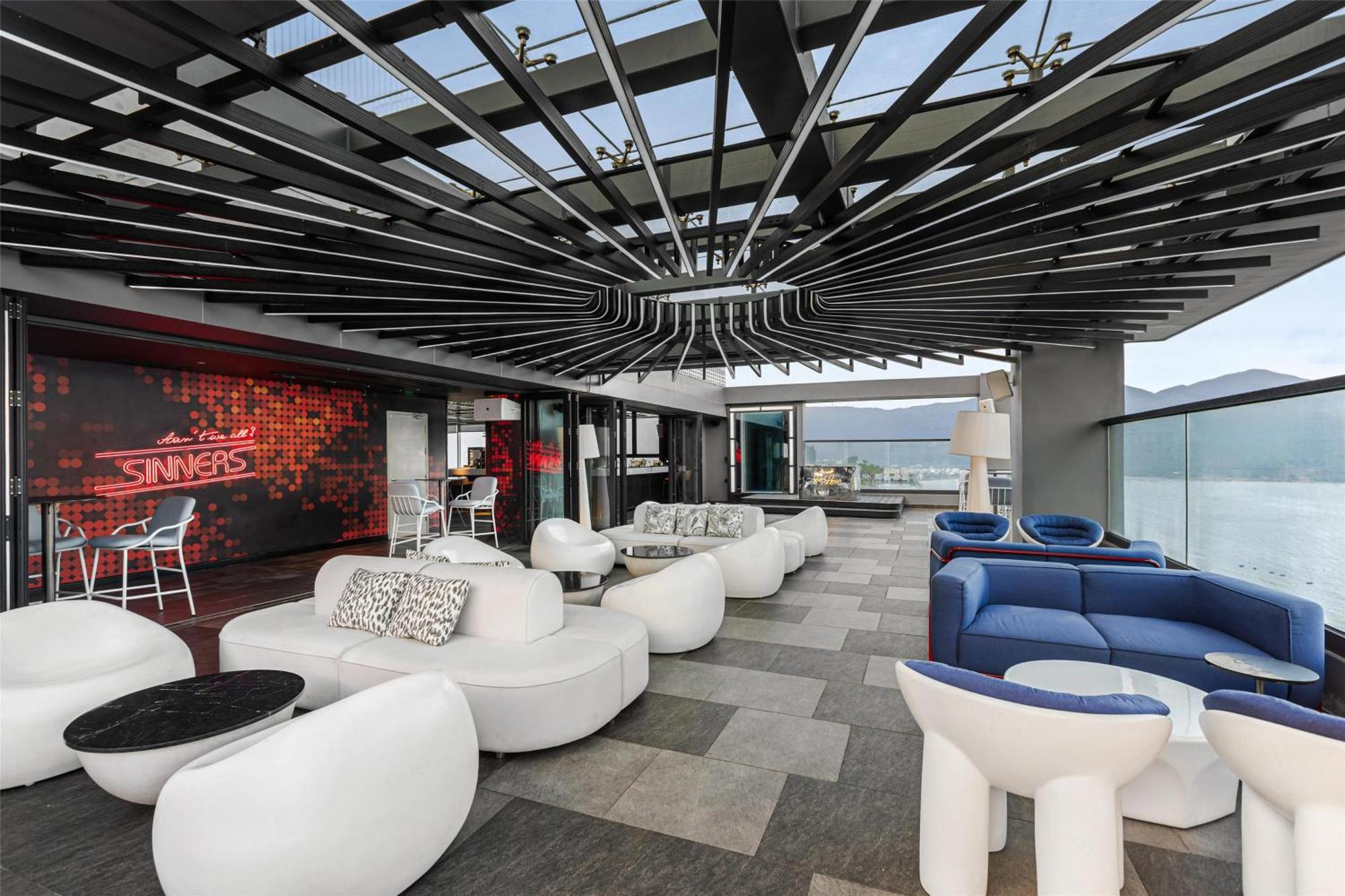 Готель Radisson Red Danang Екстер'єр фото